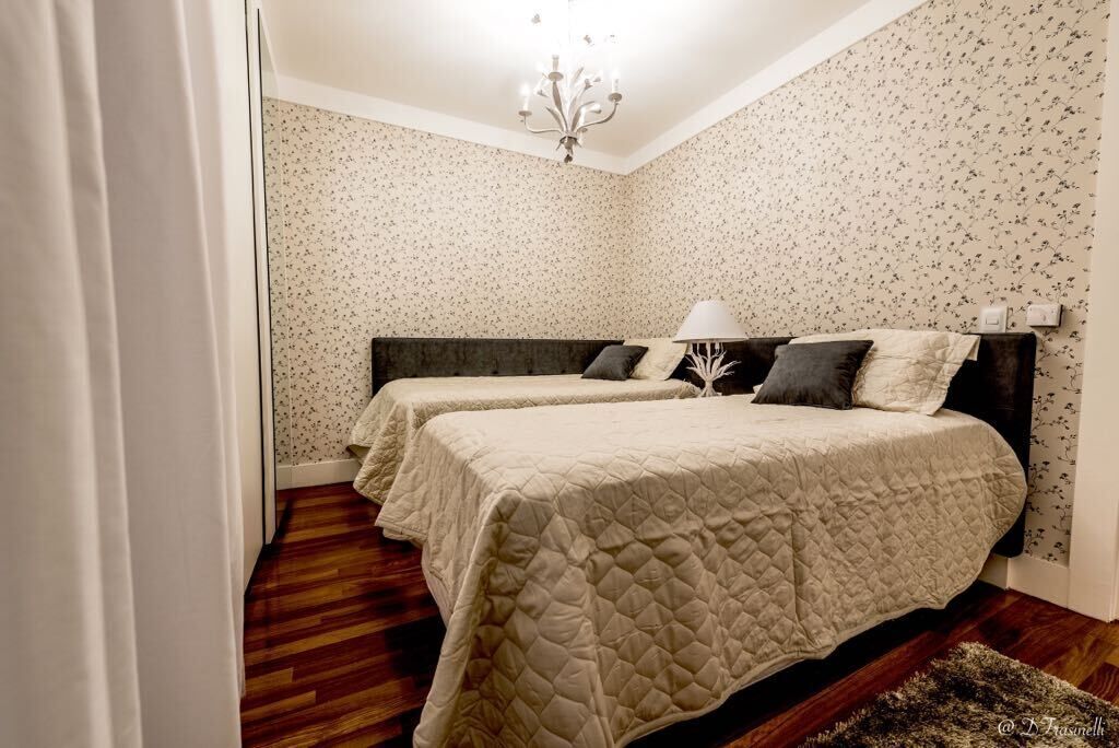 2 quartos, roupa de cama, acesso para cadeiras de rodas