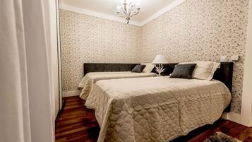 2 quartos, roupa de cama, acesso para cadeiras de rodas