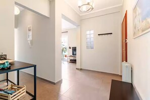 Interior - AthenSunapartment Top floor / 5" metro (Athina)