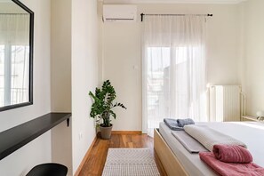 2 slaapkamers, een strijkplank/strijkijzer, gratis wifi, beddengoed