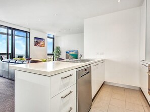 Apartment, 3 Bedrooms, Non Smoking | Private kitchen