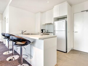 Apartment, 3 Bedrooms, Non Smoking | Private kitchen