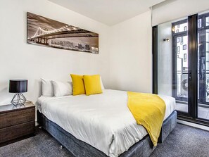 Apartment, 3 Bedrooms, Non Smoking | 3 bedrooms, blackout curtains, iron/ironing board, free WiFi - MJ Shortstay Bank Apartments (Southbank)