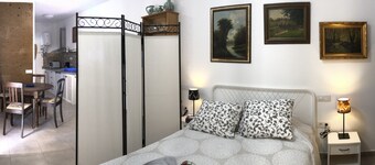 Village house completely renovated divided into 4 apartments with courtyard in Arico Vie