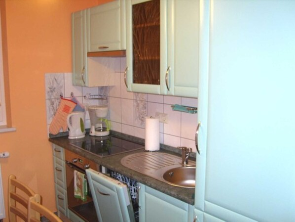 Refrigerador, horno, lavavajillas y periquera 