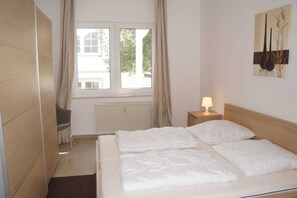 2 bedrooms, travel cot, WiFi