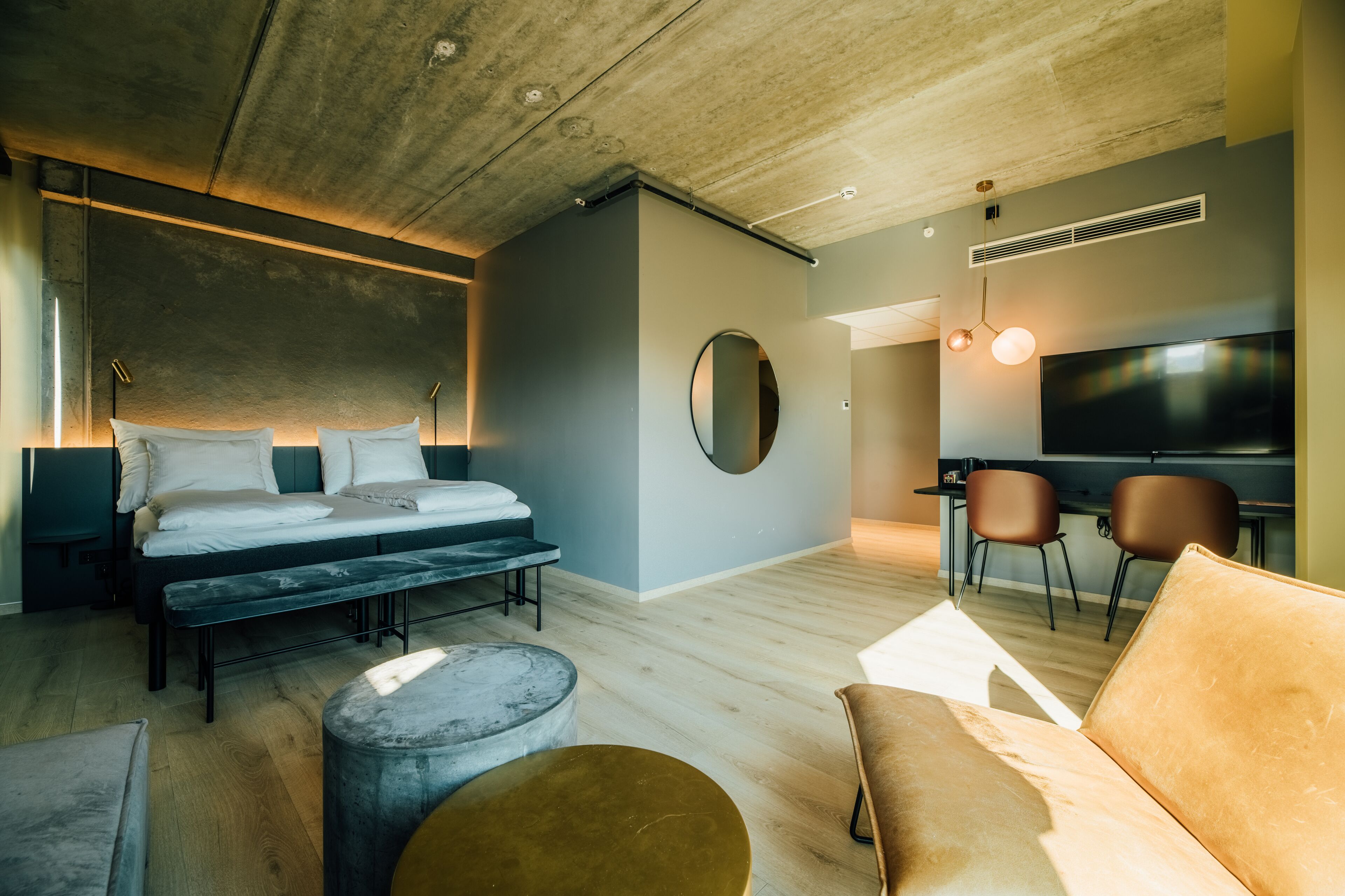 deluxe room, non smoking (multiple beds) | premium bedding, pillow-top beds, desk, bed sheets