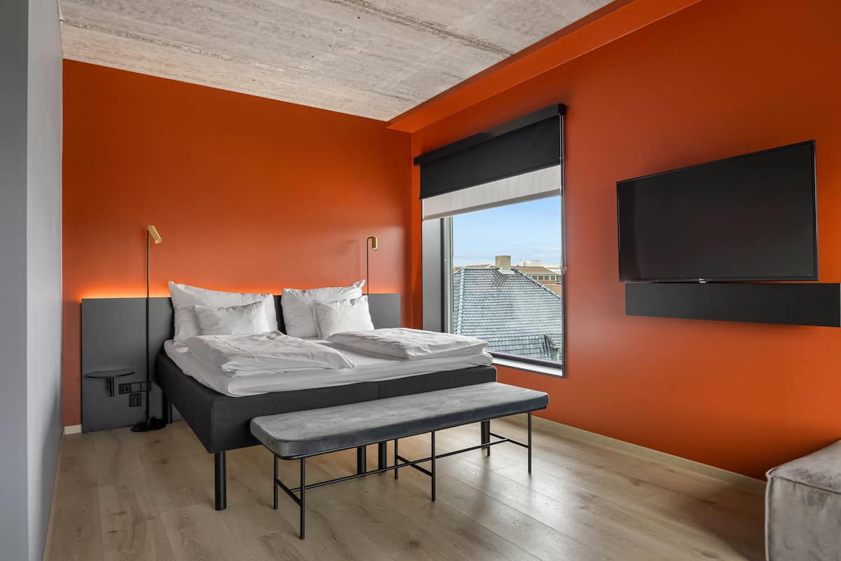 Suite, 1, Double Bed, Non Smoking | Literie de qualité, lit avec matelas à plateau-coussin, bureau