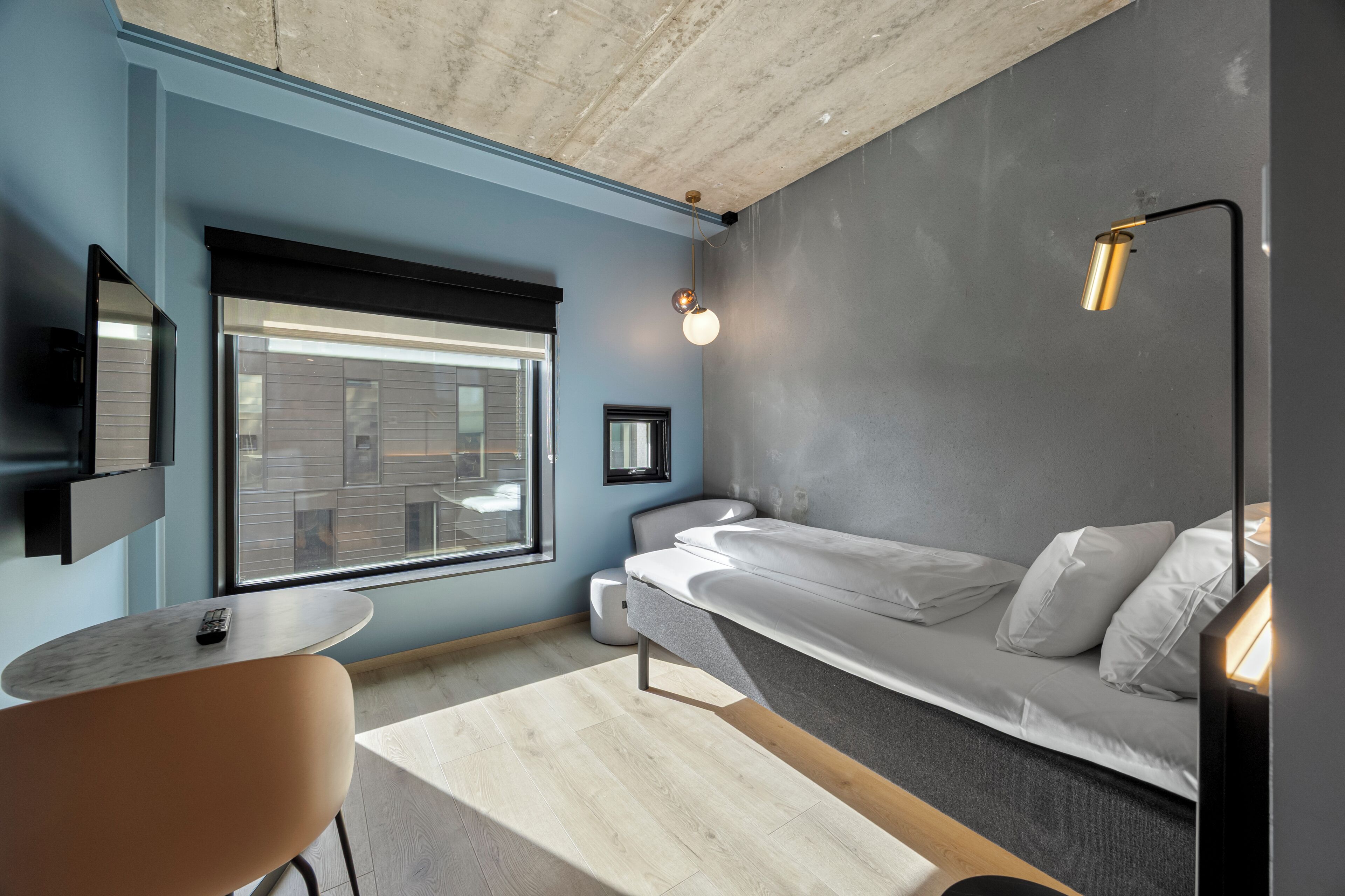 Single Room (Compact) | Premium bedding, pillow-top beds, desk, bed sheets