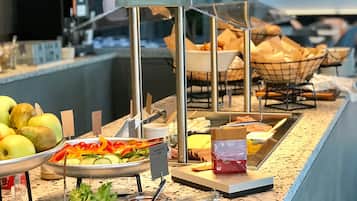 Free daily buffet breakfast