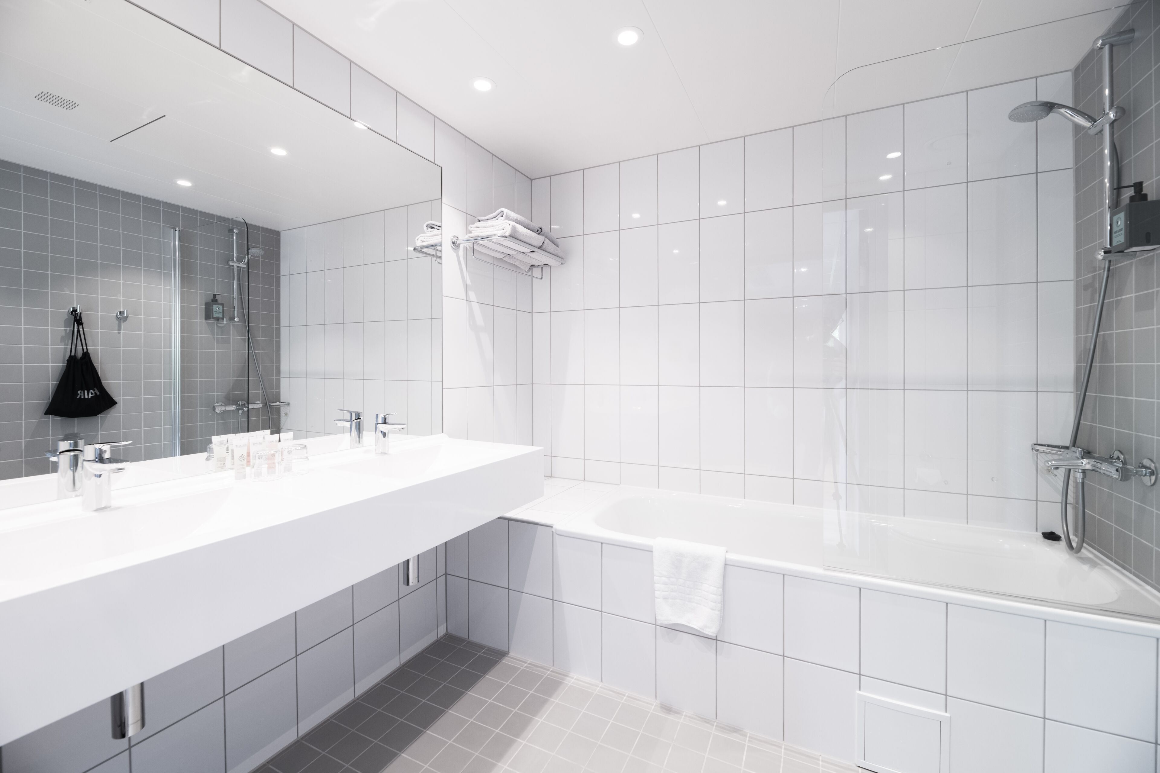 family room, non smoking | bathroom | hair dryer, towels