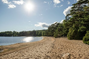 On the beach - House directly over the lake (Tämta)