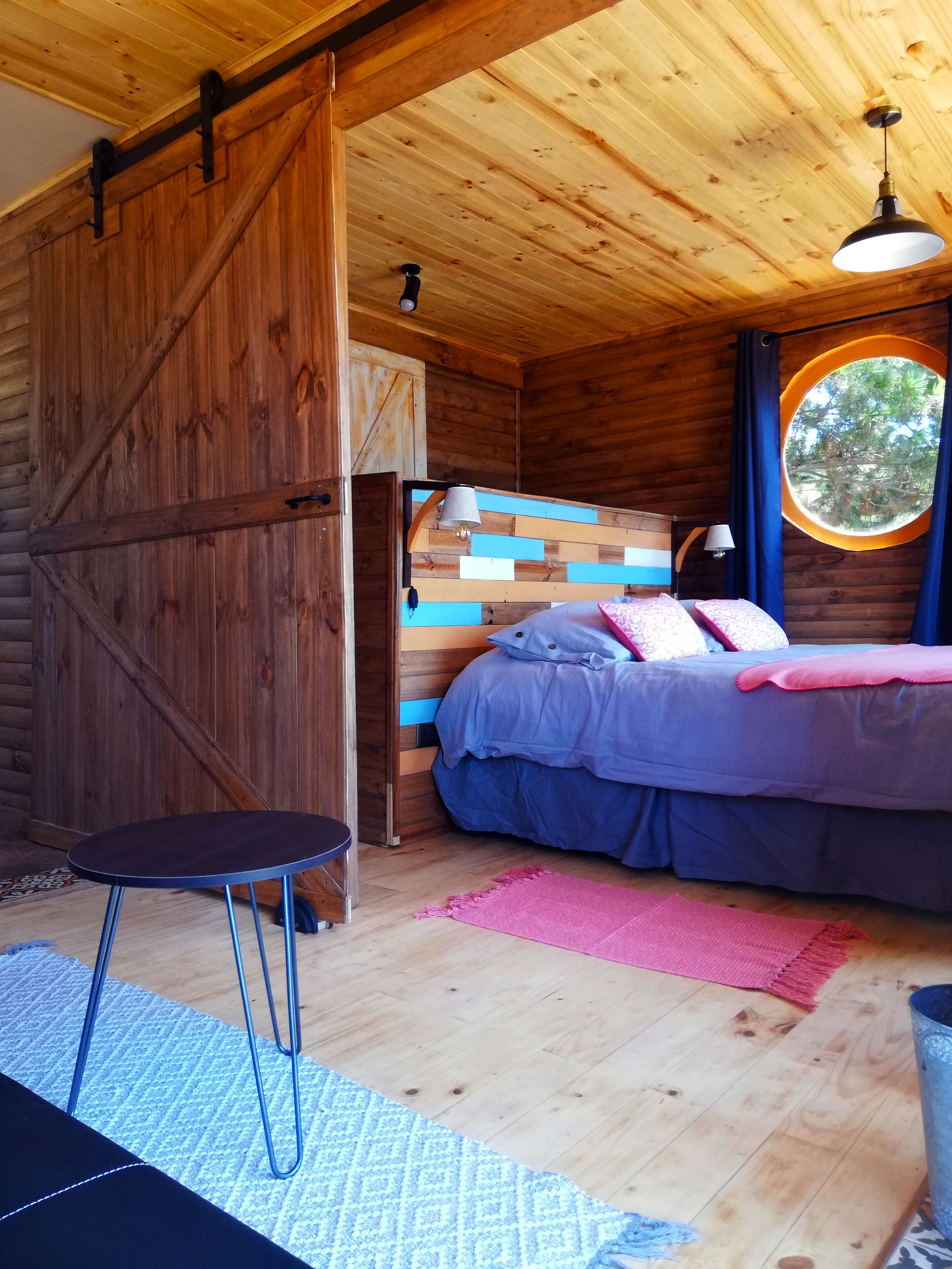 Deluxe Cabin, 1 Bedroom, Pets allowed, Bay View | Individually decorated, individually furnished, bed sheets