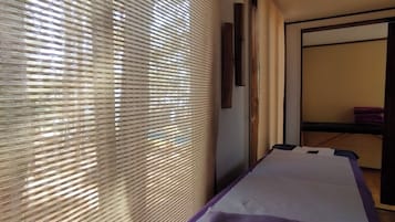 2 treatment rooms, massages