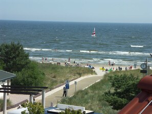 Una spiaggia nelle vicinanze