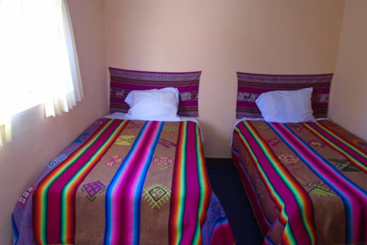 Minibar, insonorización y ropa de cama
