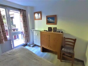 2 bedrooms