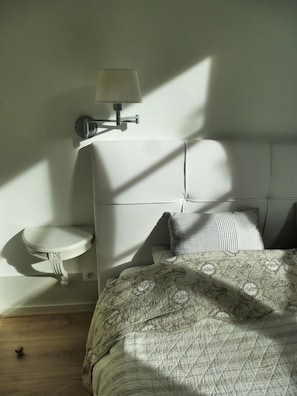 2 chambres, coffres-forts dans les chambres, fer et planche à repasser
