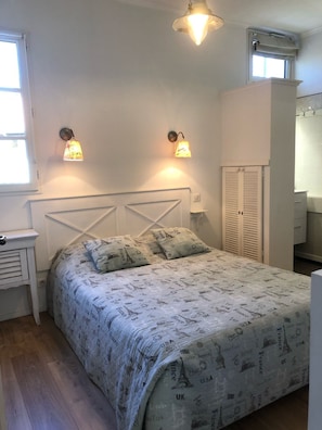 2 chambres, coffres-forts dans les chambres, fer et planche Ă repasser