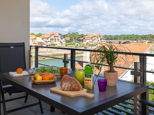 Chic Apartment Near Capbreton Beach with Parking & Modern Amenities