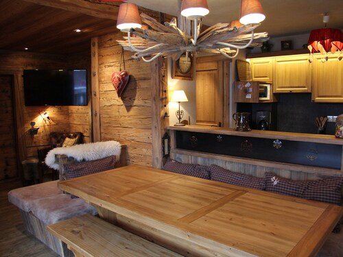 Spacious 4-Bedroom Apartment in La Clusaz Center, Close to Activities