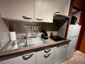 Réfrigérateur, micro-ondes, four, lave-vaisselle