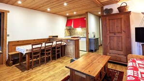 Dining - Cozy apt 4-6 pers balcony, ski-in/ski-out, covered parking (La Clusaz)