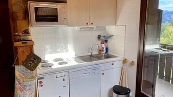 Réfrigérateur, four, lave-vaisselle