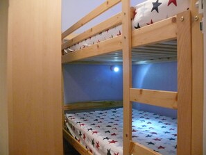 2 habitaciones, tabla de planchar con plancha y wifi 