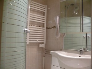 Regadera y secadora de cabello 