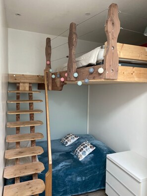 3 bedrooms, travel crib, free WiFi
