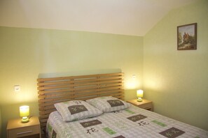 2 camere, ferro/asse da stiro, culla da viaggio, lenzuola