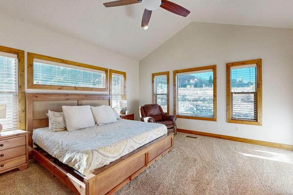 8 bedrooms, iron/ironing board, Internet, bed sheets