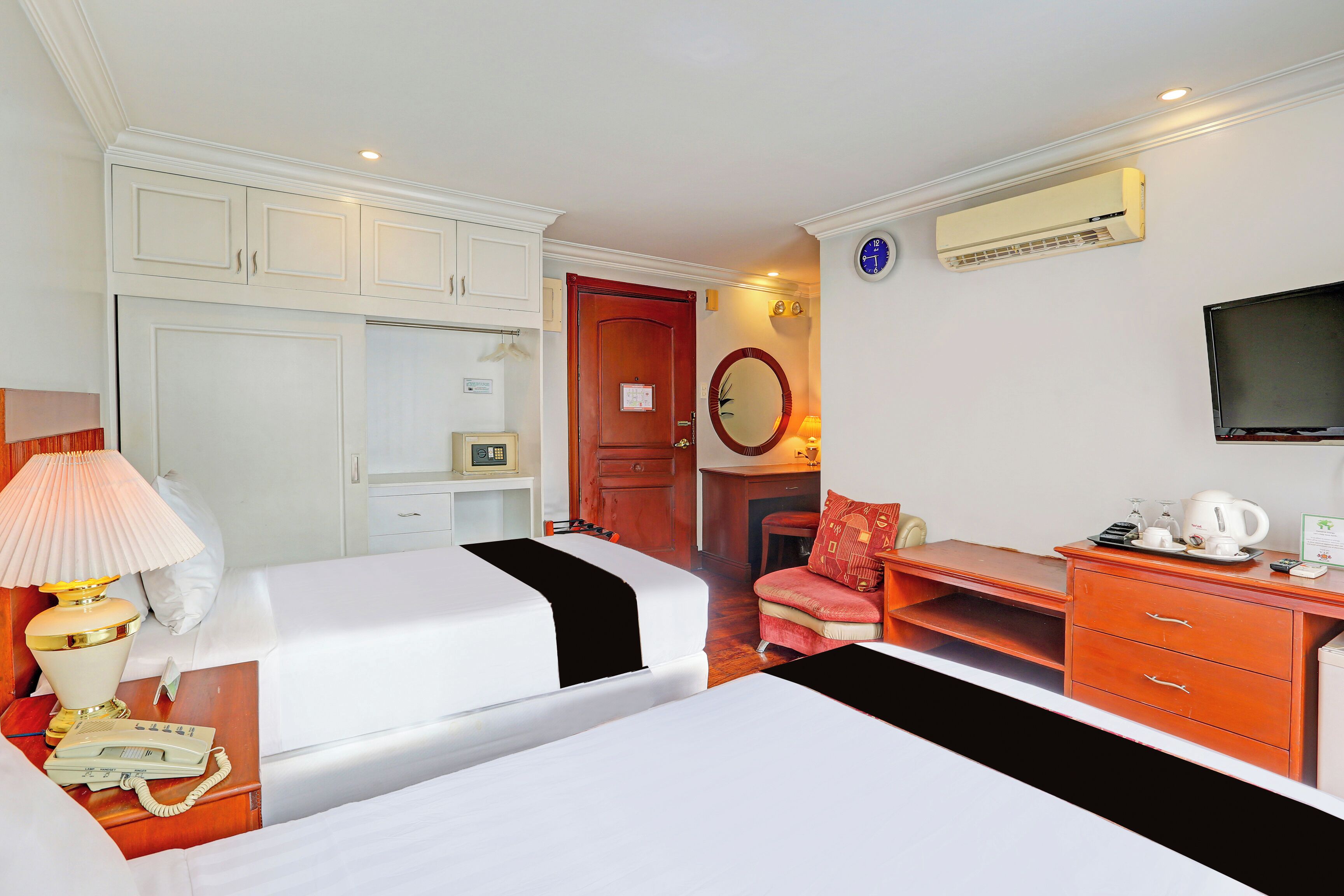 Foto - Townhouse OAK Makati Manila Near PNR Pasay Evangelista formerly VIP Suites