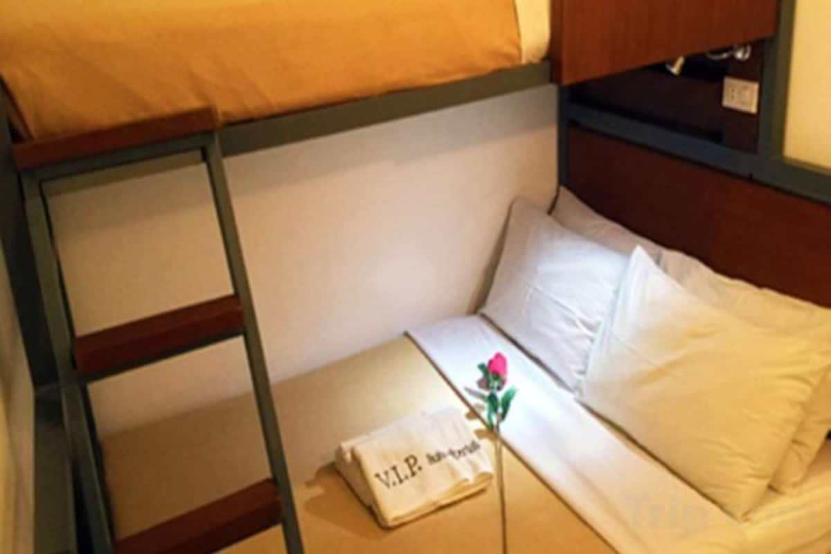 Escritorio, wifi gratis y ropa de cama 