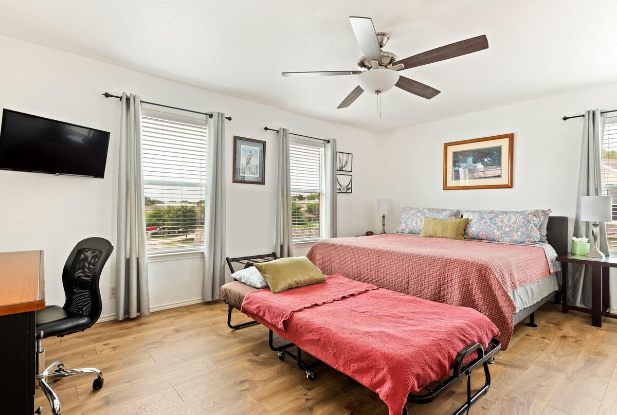 Photo 9 of Clean-cozy-cool-south-Austin3/2.5 home15 min from DT next to large shopping area