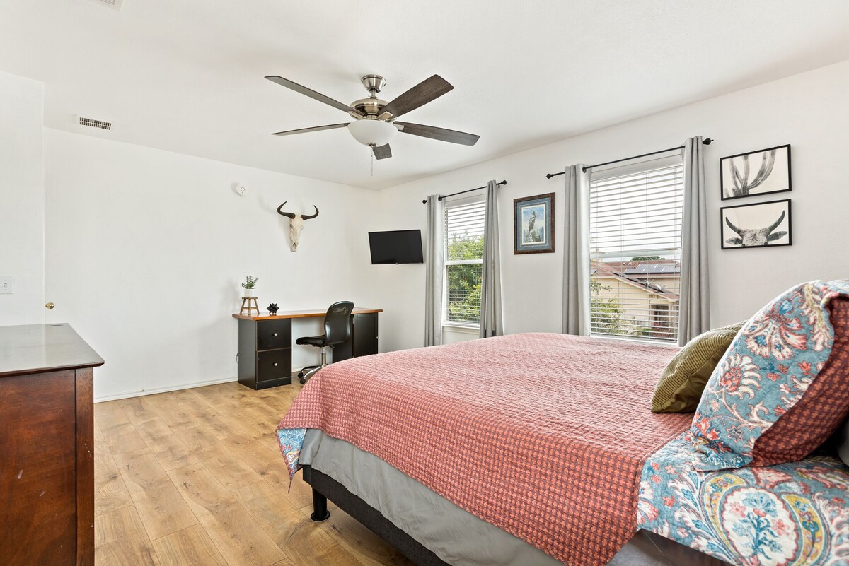Photo 11 of Clean-cozy-cool-south-Austin3/2.5 home15 min from DT next to large shopping area