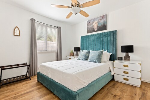 Clean-cozy-cool-south-Austin3/2.5 home15 min from DT next to large shopping area