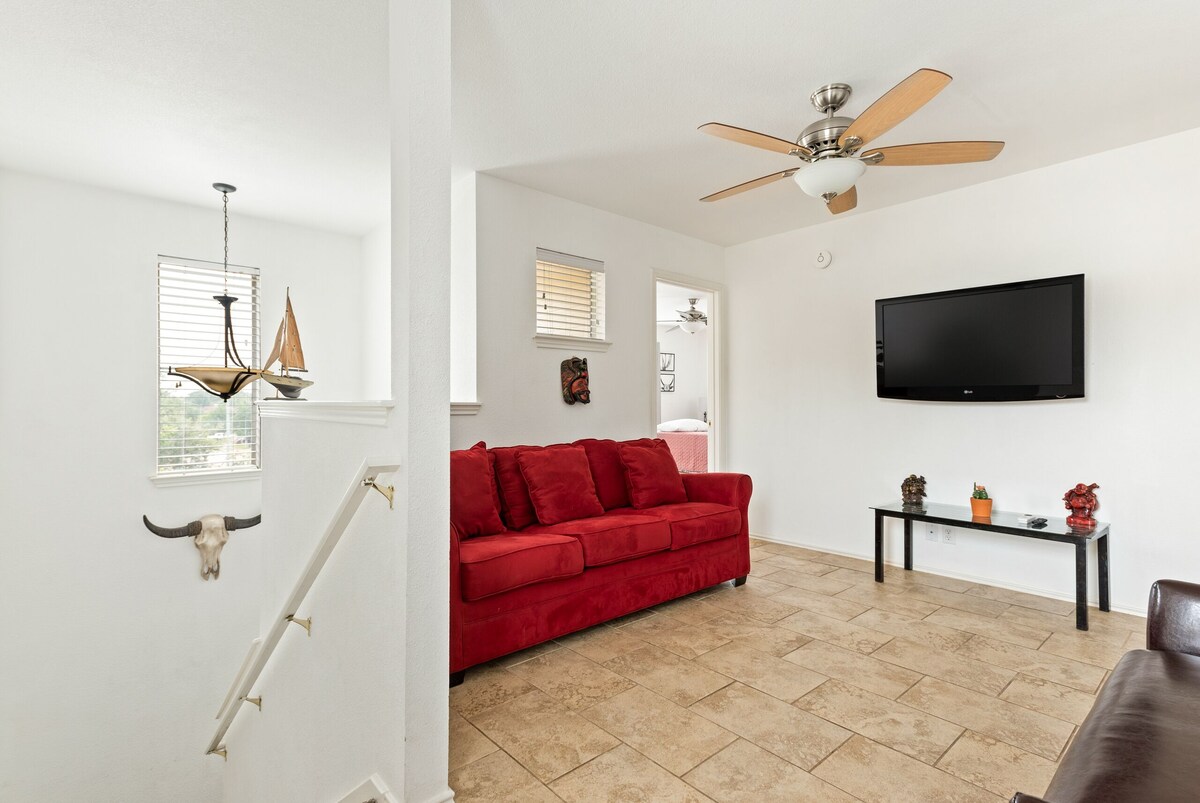 Photo 7 of Clean-cozy-cool-south-Austin3/2.5 home15 min from DT next to large shopping area