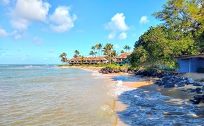 On the beach - Massive November Flash Sale-Save on Oceanfront Stays at Annie’s Surf Shack Maui (Lahaina)