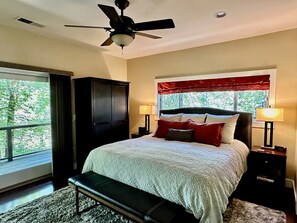 4 室のベッドルーム、デスク、アイロン / アイロン台、WiFi (無料)