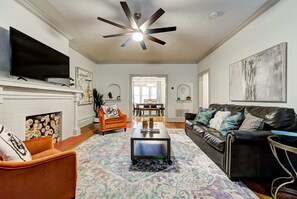 TV, offices - Entire Lincoln Lodge by OU Medical (Oklahoma City)