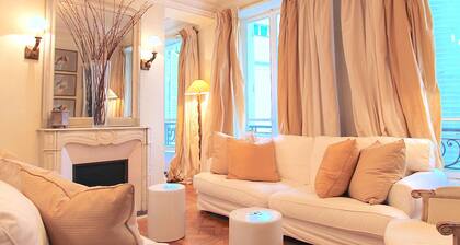 Elegance in Saint Germain des Prés - Bonaparte - Left Bank