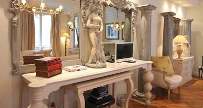 Elégance à Saint Germain des Prés - Bonaparte