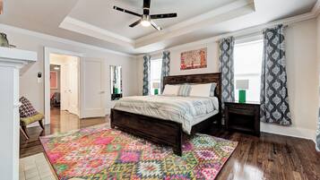 2 bedrooms, desk, iron/ironing board, WiFi