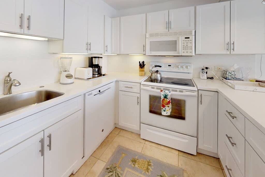 Køleskab, mikrobølgeovn, ovn, kogeplade