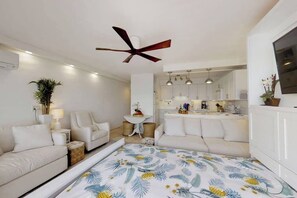 1 bedroom, iron/ironing board, WiFi, bed sheets - Perfect location and Unbelievable Views at Lahaina Roads (Lahaina)