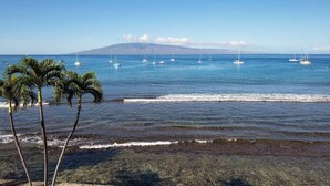 A beach with clear water, palm trees, and sailboats. - Perfect location and Unbelievable Views at Lahaina Roads (Lahaina)