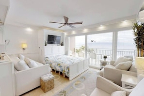1 bedroom, iron/ironing board, WiFi, bed sheets - Perfect location and Unbelievable Views at Lahaina Roads (Lahaina)