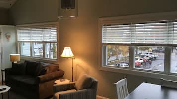 TV connectée, livres, chaßne hi-fi